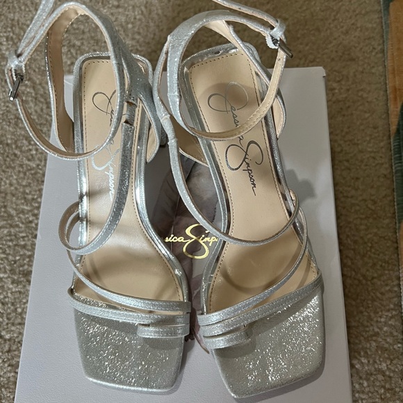 JESSICA SIMPSON ZIXTIE SANDAL - Picture 9 of 11